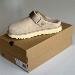 NWT UGG Goldenstar Clog - Women’s Size 7